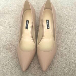 Nine West size 9.5 beige block heels